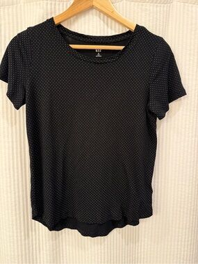 GAP Black Polka Dot Short-Sleeve Tee, size Medium